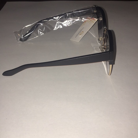 2 pairs of sunglasses! Black & Rose Gold 🕶 - Picture 2 of 6